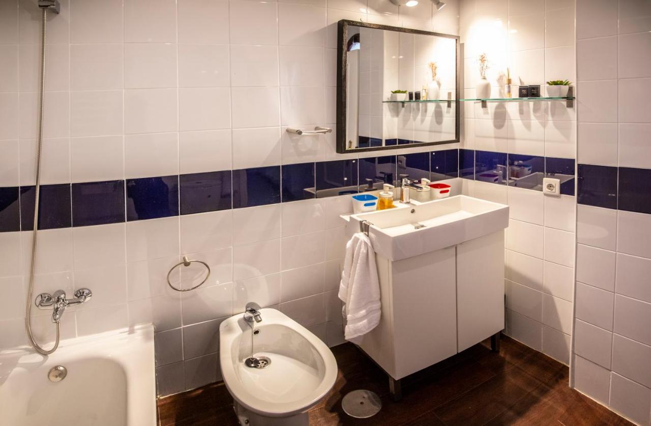 Centuria Macarena, Apartamento Duplex Apartment Seville Luaran gambar